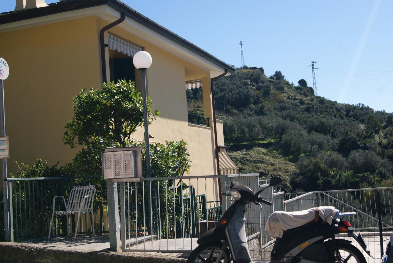 דירות מונטרוסו אל מארה Chez Reny Terrazza Vista Mare מראה חיצוני תמונה